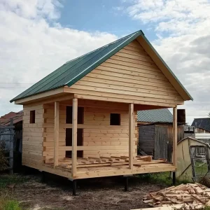 Баня из бруса 2×4 м с террасой 2×4 м под усадку (без печки)